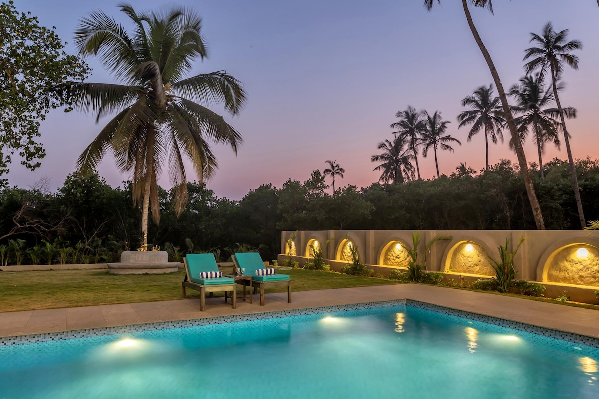 Waterfront 6bhk pvt pool villa in Siolim