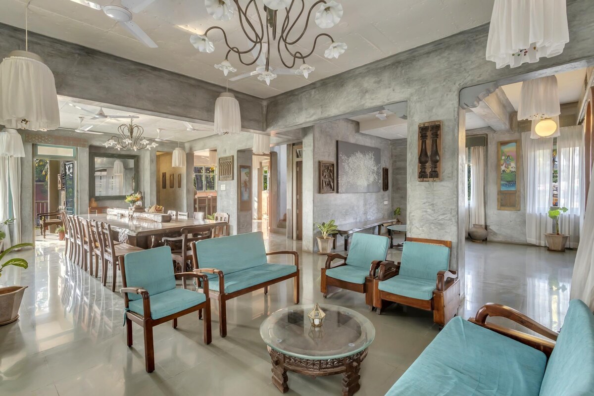 Waterfront 6bhk pvt pool villa in Siolim
