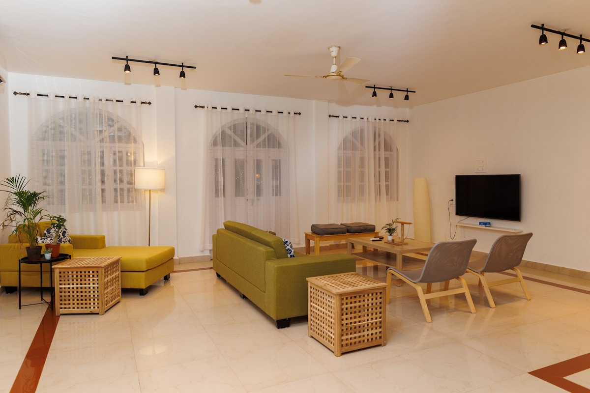 A 3 bedroom villa with air hockey table