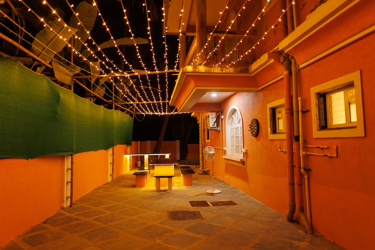 A 3 bedroom villa with air hockey table