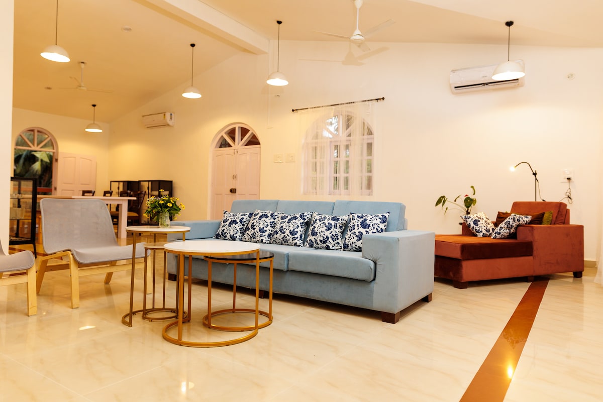 4 Rooms, 5 Mins from beach,  with Pool Table