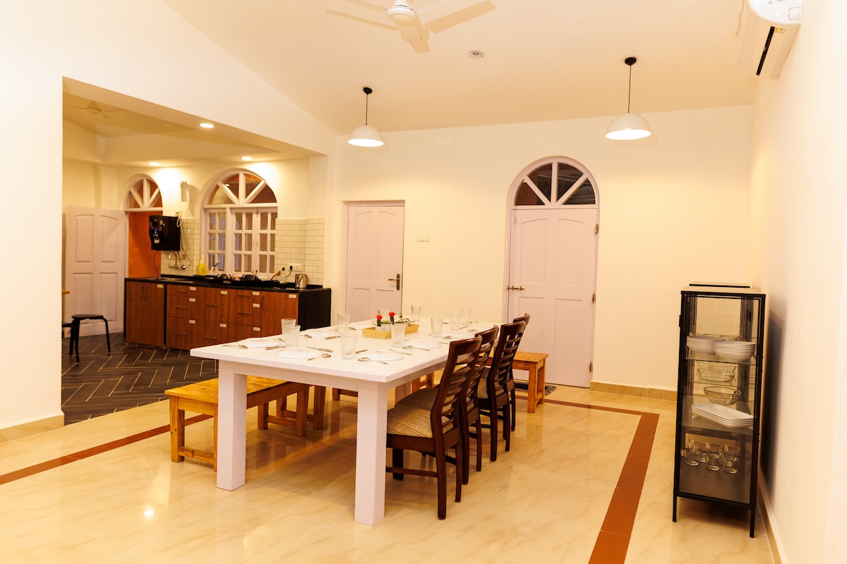 4 Rooms, 5 Mins from beach,  with Pool Table