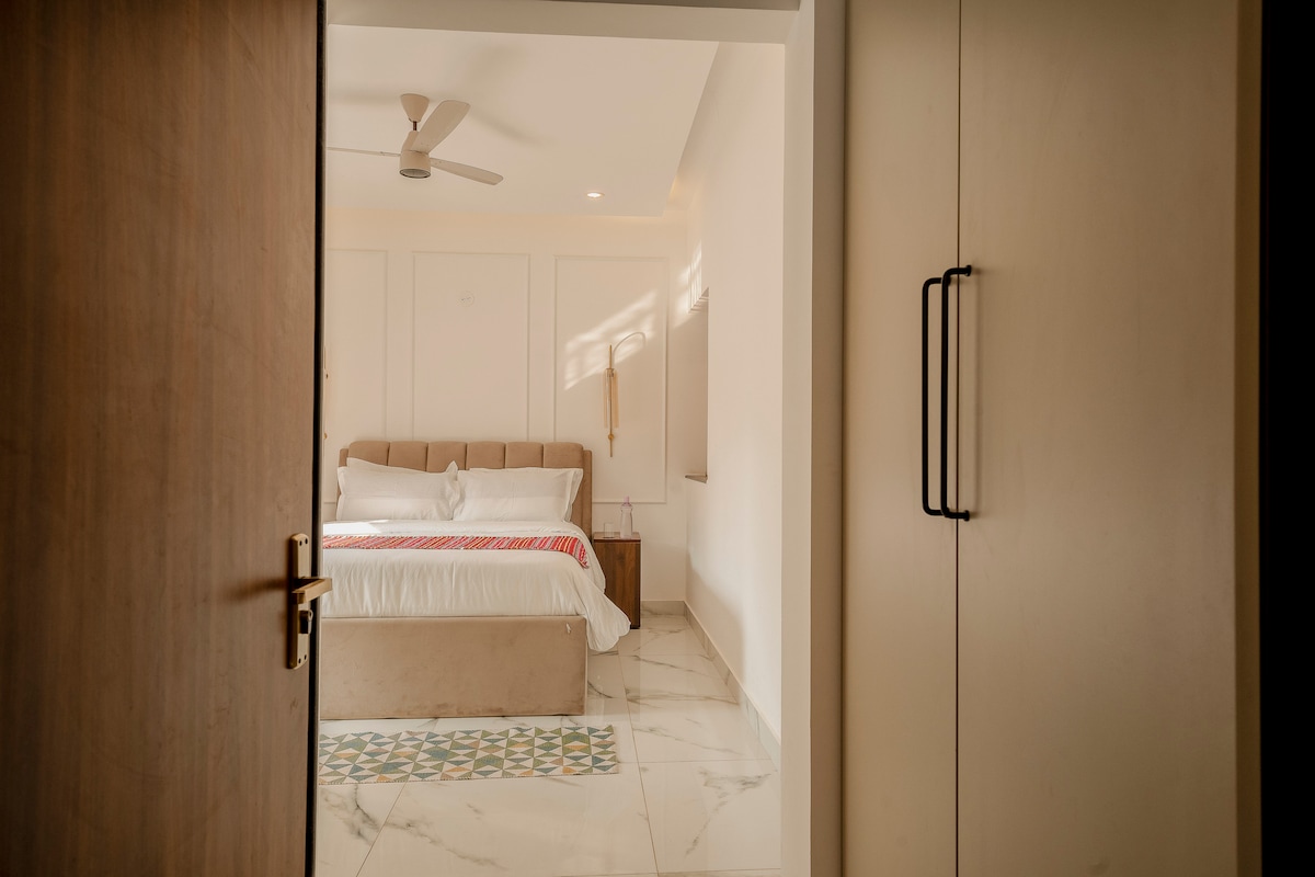 Luxo Dream 2Bhk W Pool by whereyoustaying