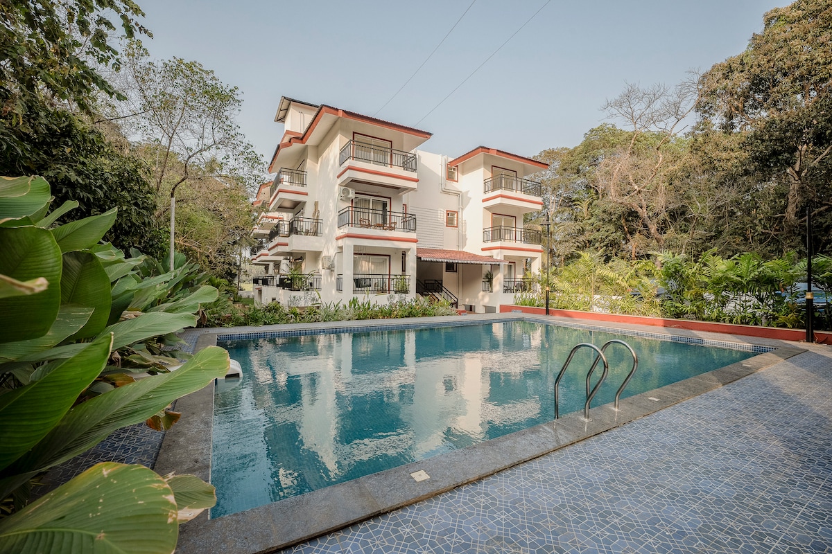 Luxo Dream 2Bhk W Pool by whereyoustaying