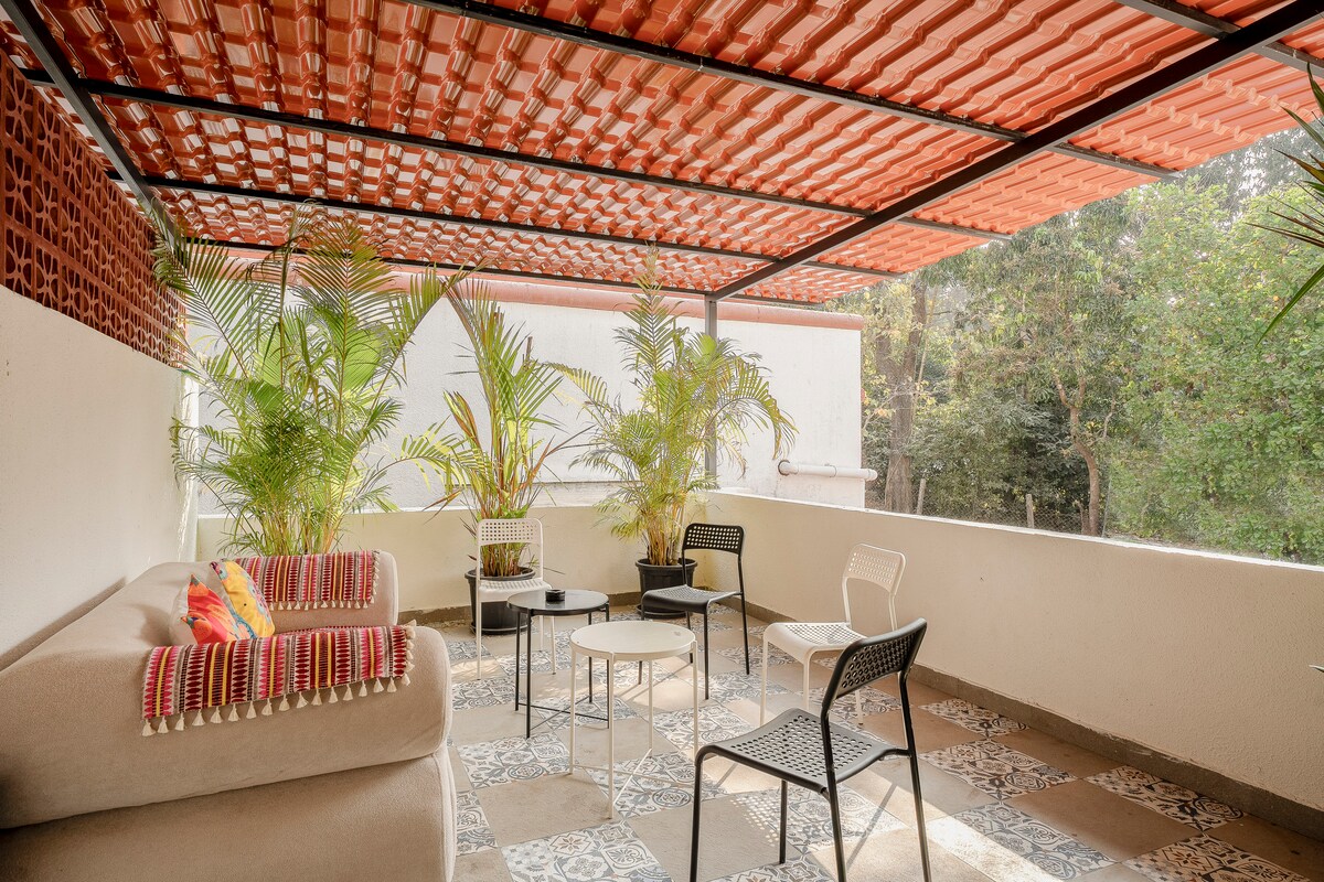 Luxo Dream 2Bhk W Pool by whereyoustaying