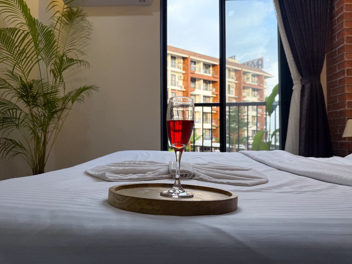Luxury Garden-View 1BHK | Near Candolim Beach