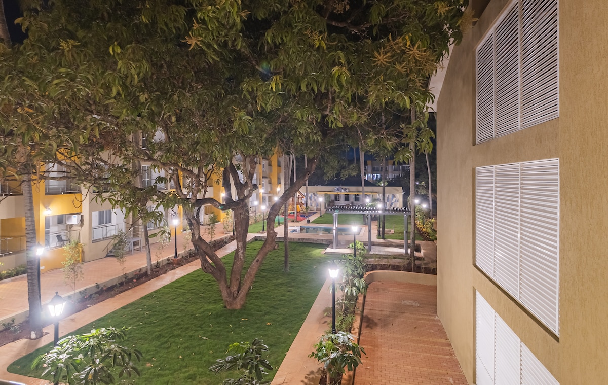 Single room with pool access, Charvi